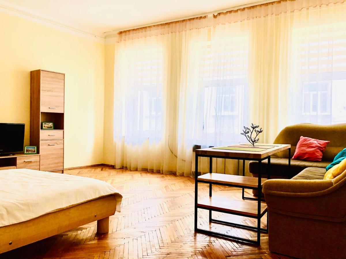 Apartment Near Opera On Horodotska 11 리비프 외부 사진