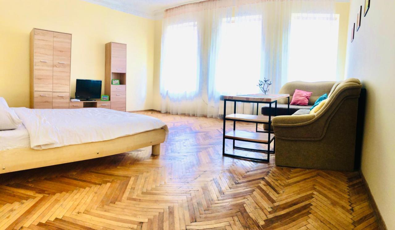 Apartment Near Opera On Horodotska 11 리비프 외부 사진