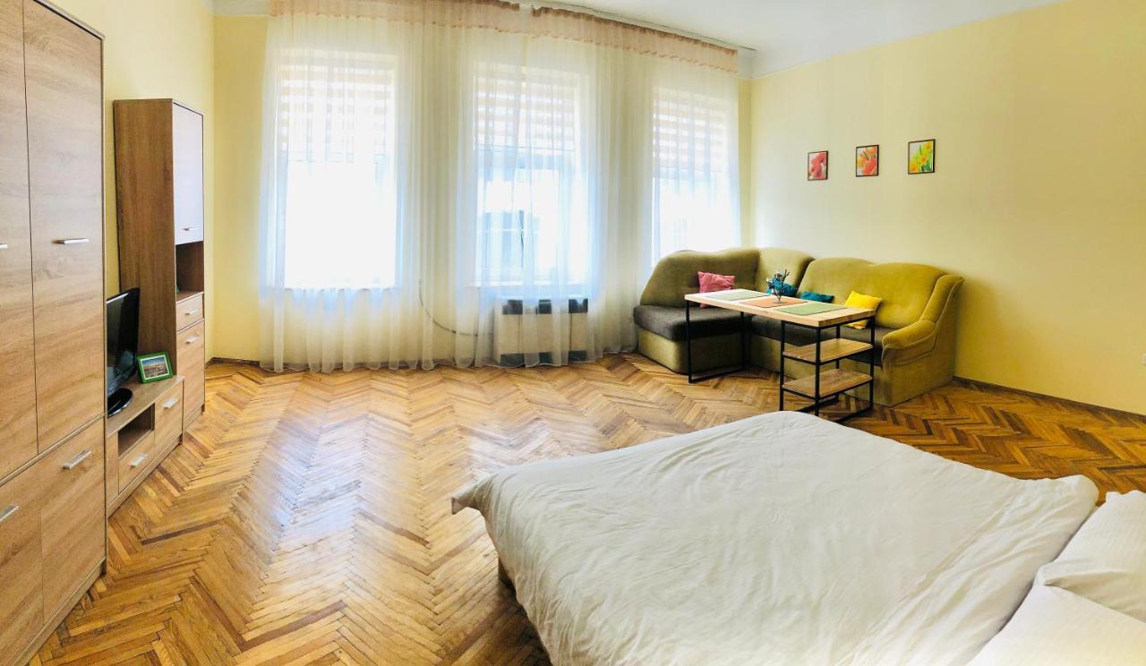 Apartment Near Opera On Horodotska 11 리비프 외부 사진