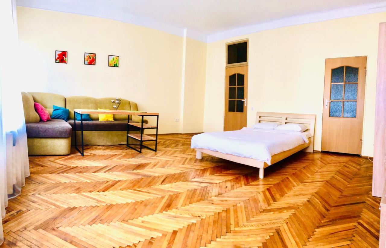 Apartment Near Opera On Horodotska 11 리비프 외부 사진